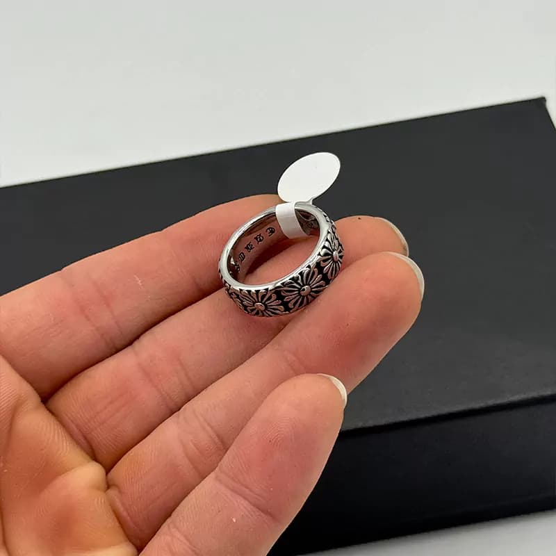 انگشتر کروم هارتز کد 8 (Chrome Hearts) — تصویر ۲