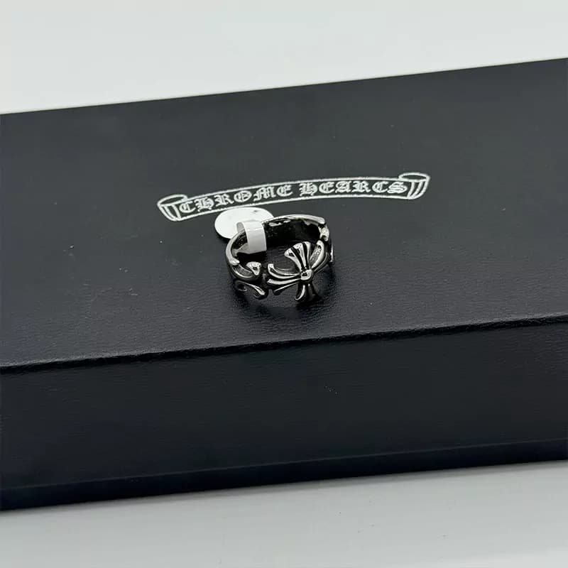 انگشتر کروم هارتز کد 6 (Chrome Hearts)
