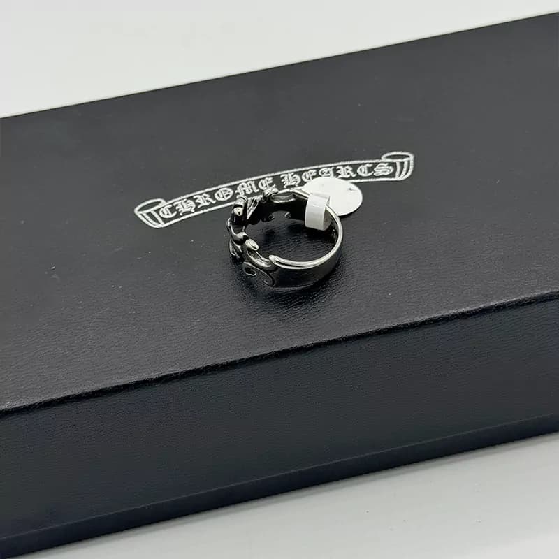 انگشتر کروم هارتز کد 6 (Chrome Hearts) — تصویر ۳