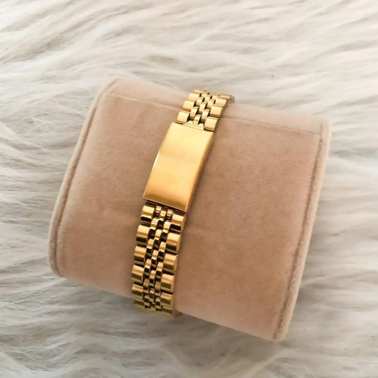 ست ساعت مچی سیتیزن زنانه و مردانه (بند طلایی صفحه مشکی) کد 4712 — تصویر ۲