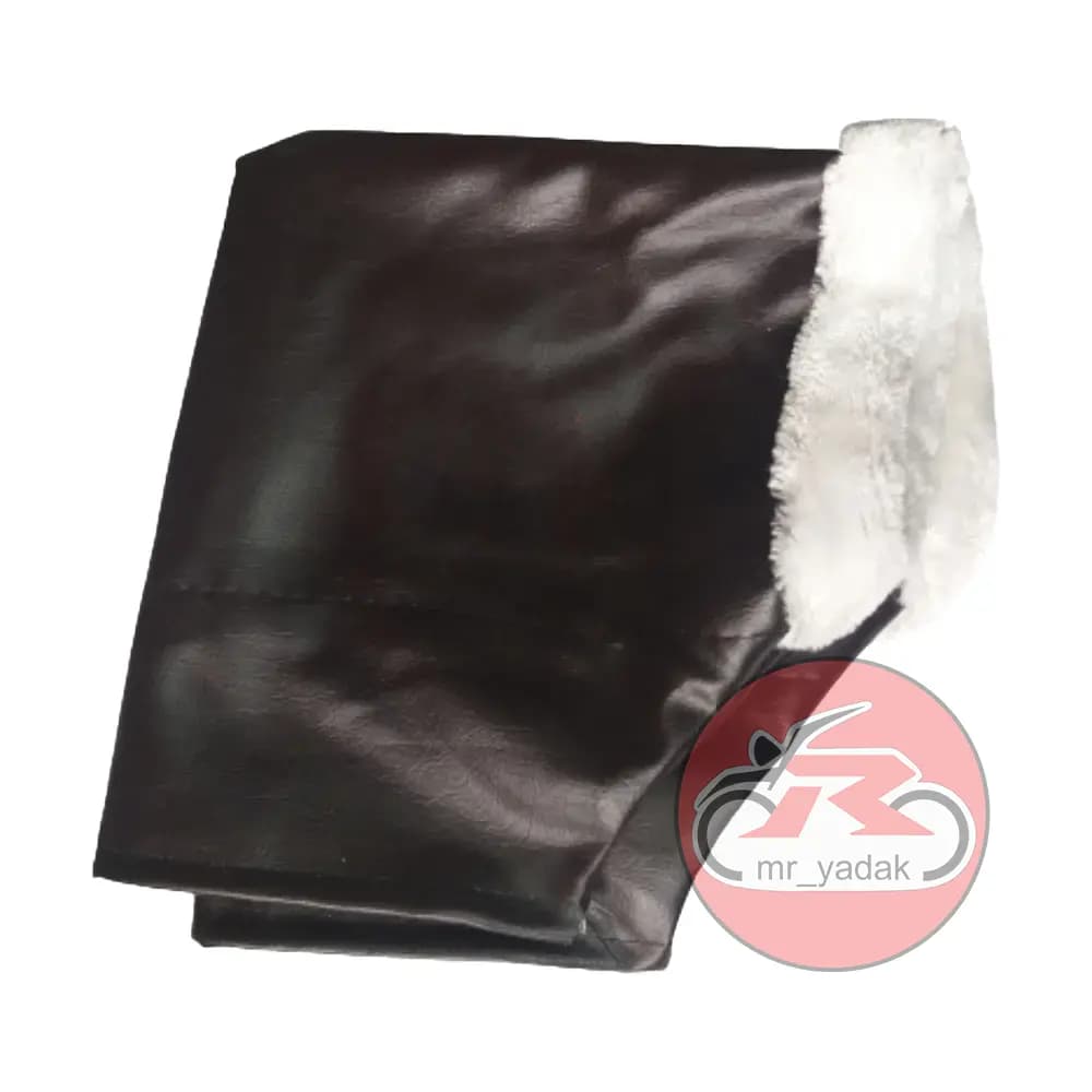 دستکش چرمی رو فرمان لب پتویی