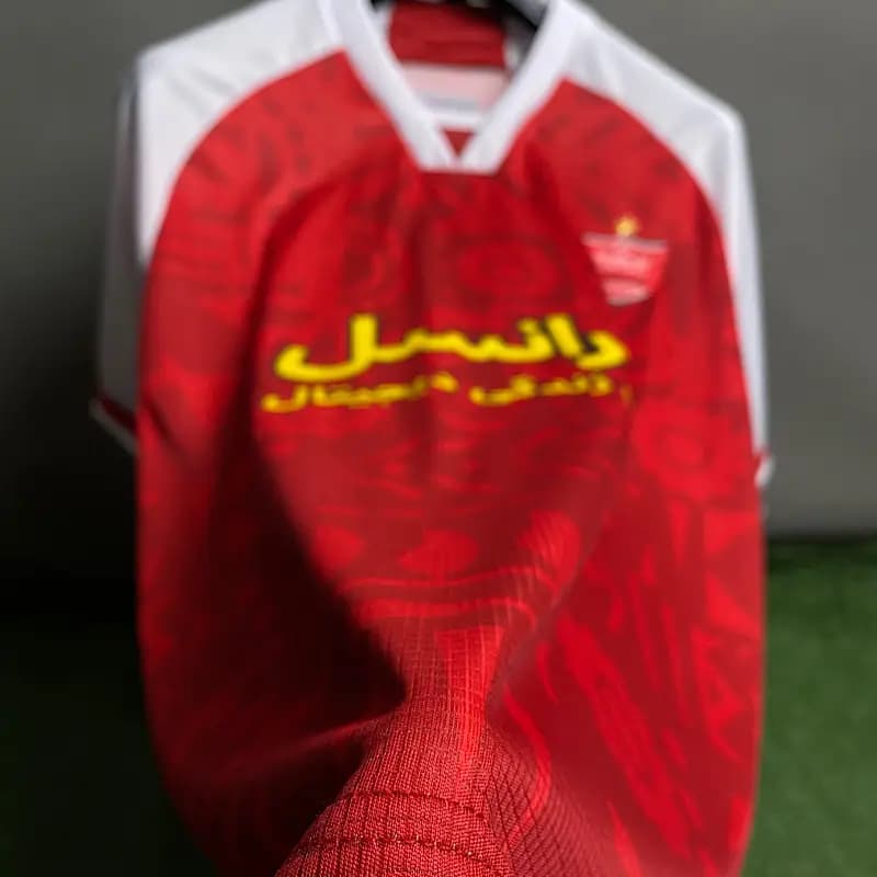 کیت اول پرسپولیس مشابه اورجینال 1402 — تصویر ۳
