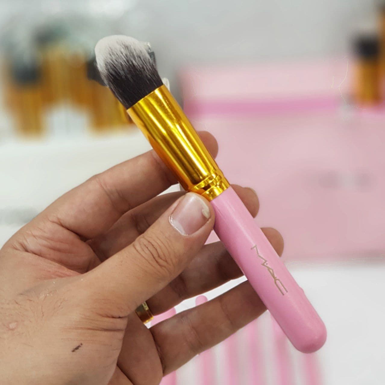 ست براش مک MAC مدل تی تی مجموعه 10 عددی همراه کیف چرمی — تصویر ۸