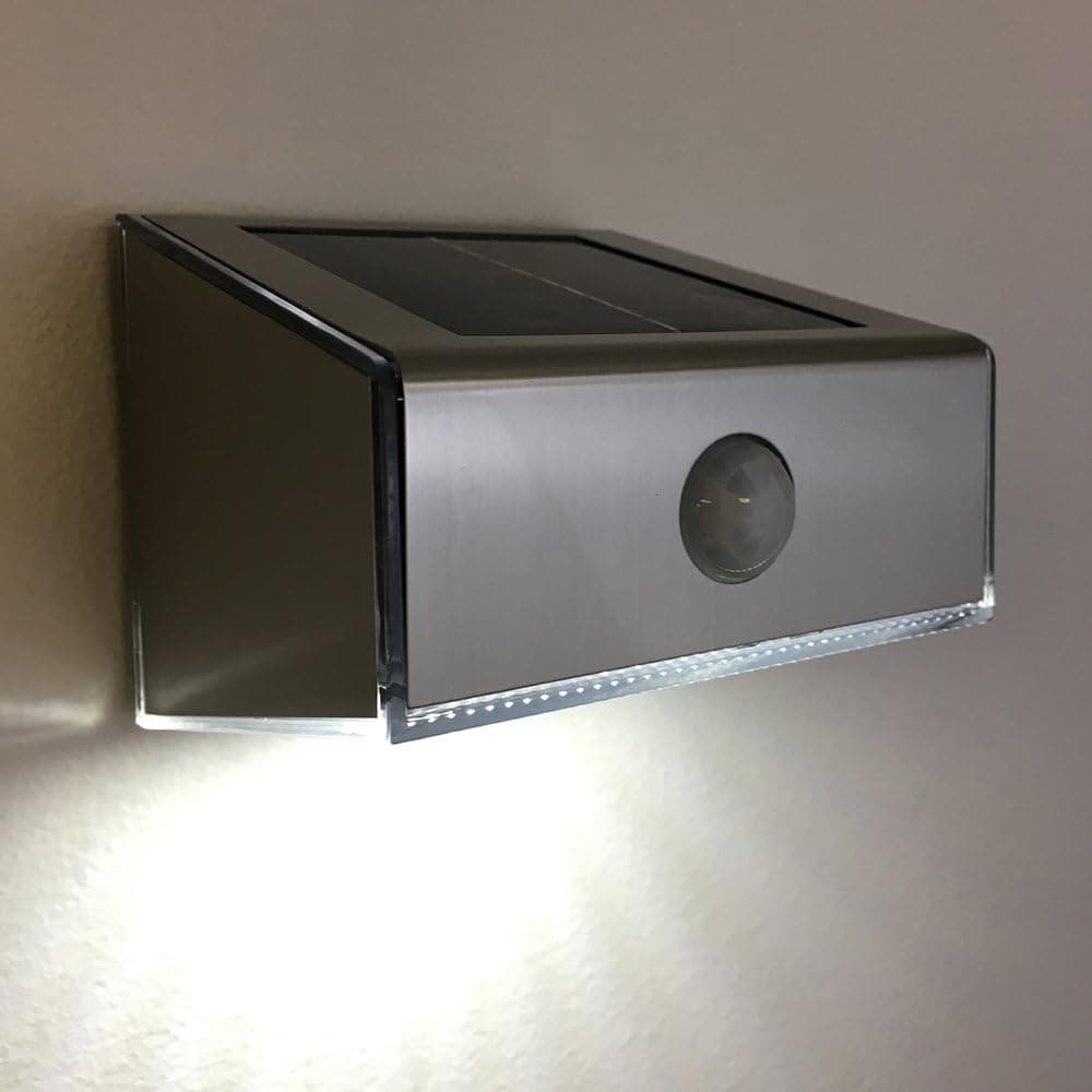 چراغ امنیتی خورشیدی سنسوردار BTR آلمان مدل BTR1508A | BTR1508A Solar Security Light with Motion Sensor BTR Germany — تصویر ۲