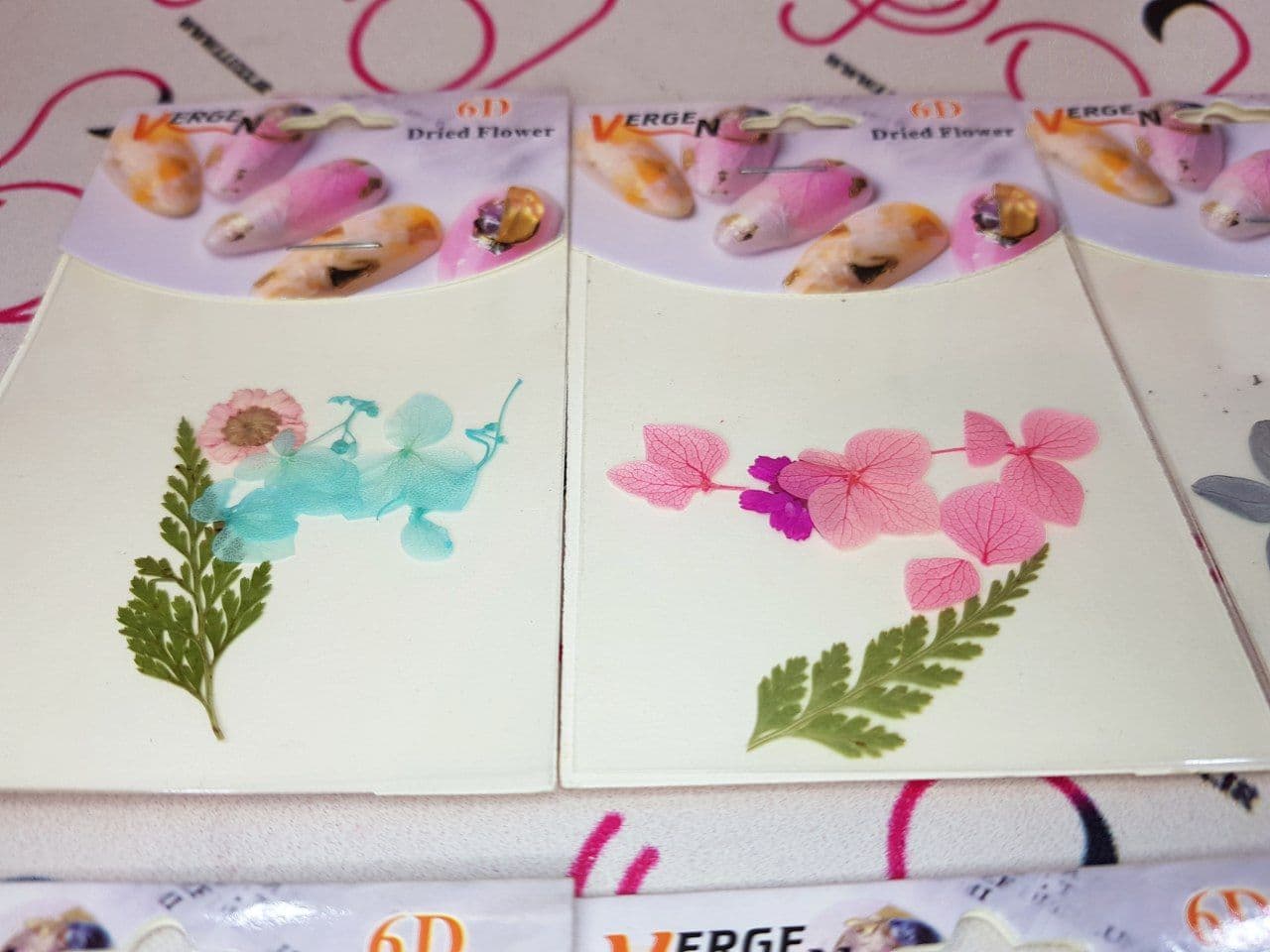 گل خشک دیزاین ناخن ورژن VERGEN مدل شش بعدی 6D طبیعی — تصویر ۲