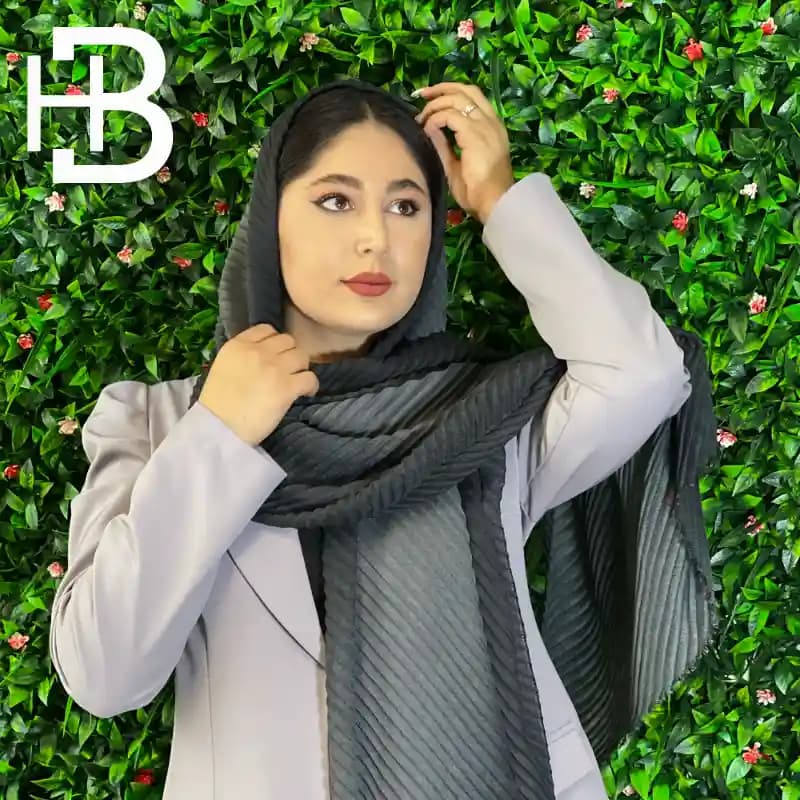 شال پلیسه طوسی — تصویر ۳