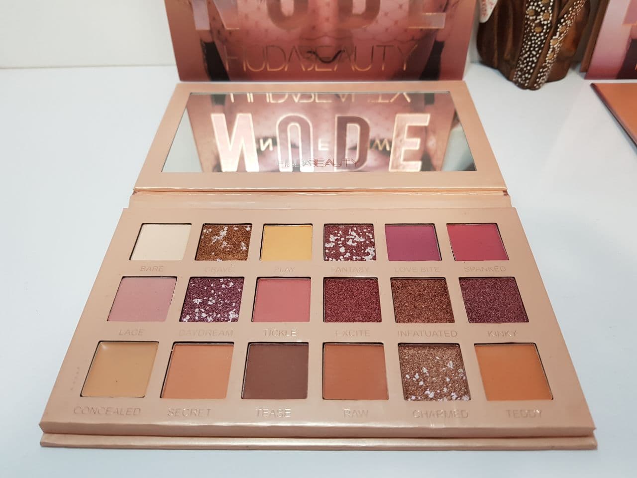 سایه هدی بیوتی HudaBeauty مدل نود NUDE — تصویر ۳