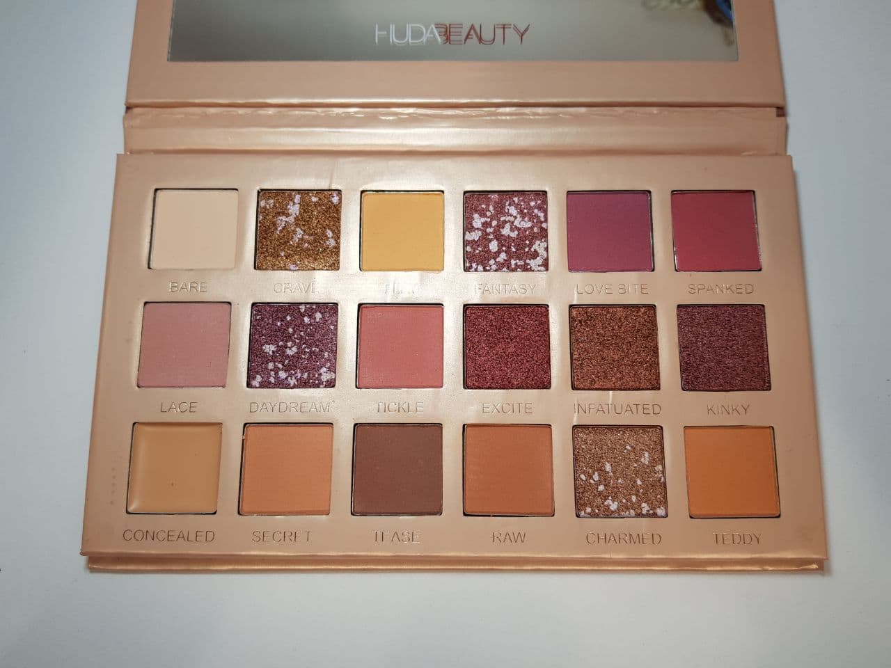 سایه هدی بیوتی HudaBeauty مدل نود NUDE — تصویر ۴