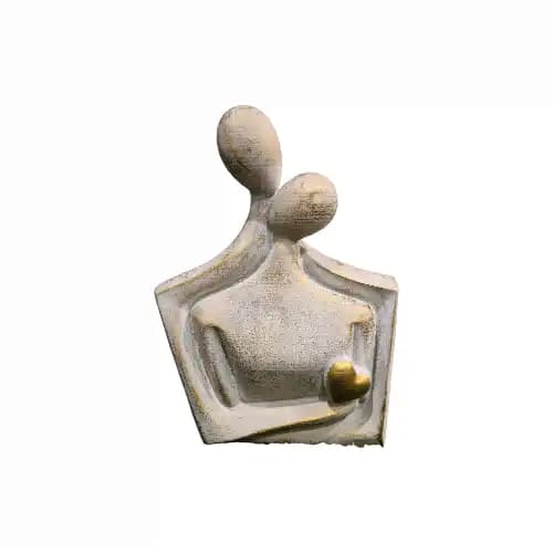 مجسمه آغوش قلبی