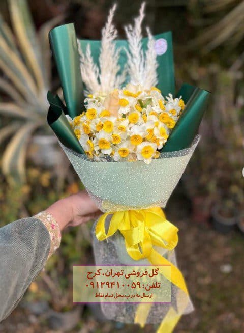 دسته گل نرگس و رز در گلفروشی شیان و لویزان