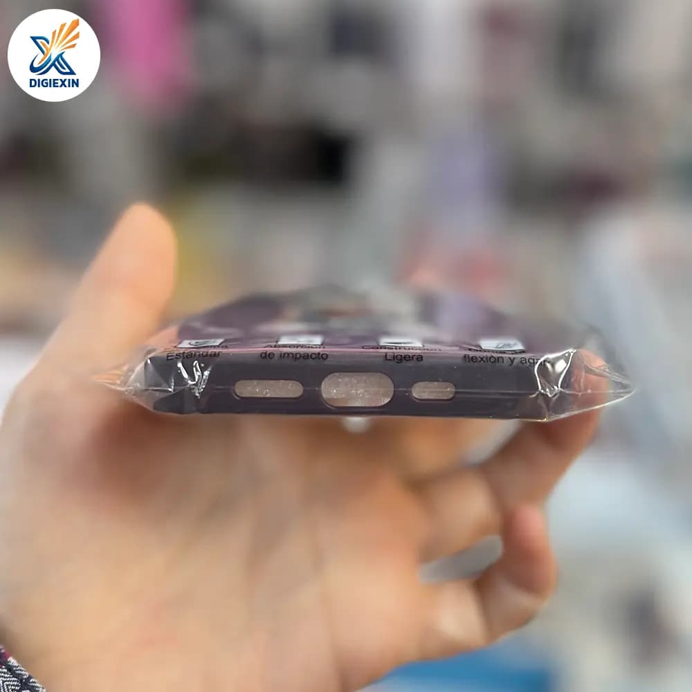 کاور پلو گلدوزی طرح تدی برای آیفون 15 پرومکس — تصویر ۲