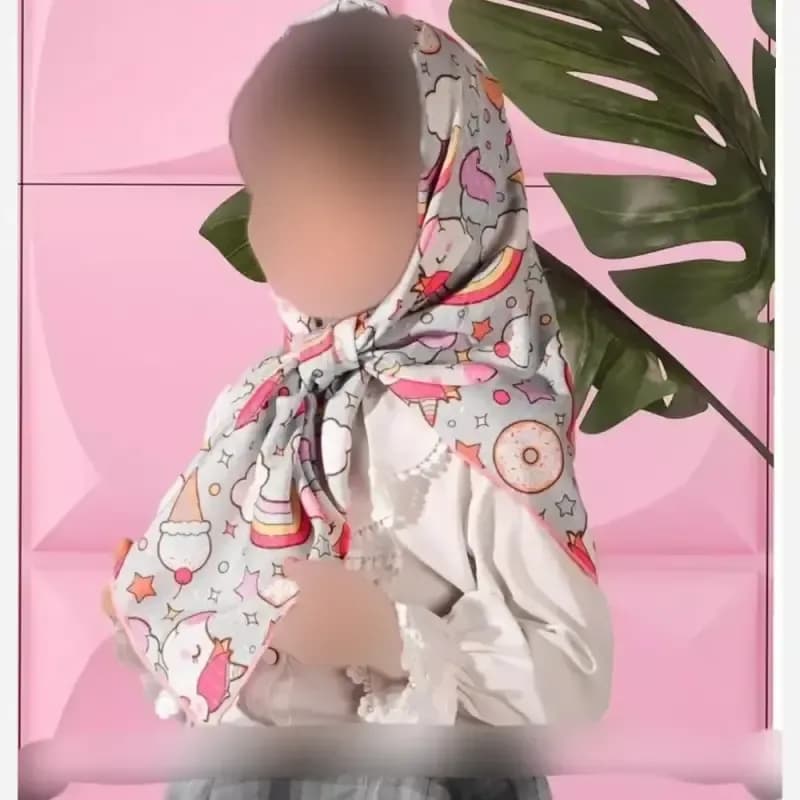 روسری ساتن دخترانه دوردوخت قواره 70 سانتی بسته دو عددی طرح فانتزی — تصویر ۵