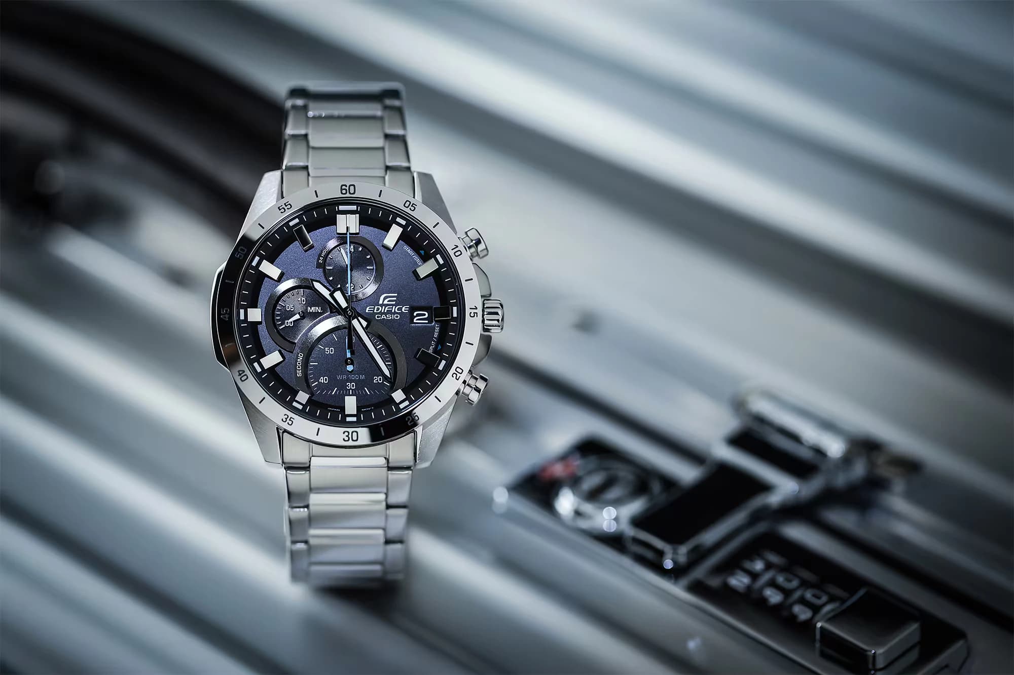 ساعت مچی مردانه کاسیو ادیفایس (Casio Edifice) مدل EFR-571D-1AV (کرونوگراف, استیل نقره‌ای, صفحه مشکی) — تصویر ۲