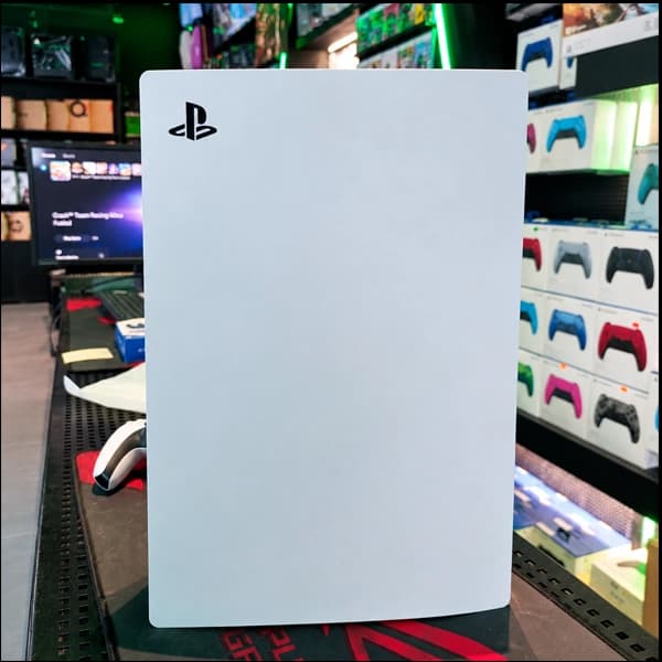 کنسول بازی استوک سونی مدل Playstation 5 Fat 1216 استاندارد حافظه 825 گیگابایت (ریجن اروپا) درایور نوری کپی خور شده همراه با دو دسته اصلی — تصویر ۲