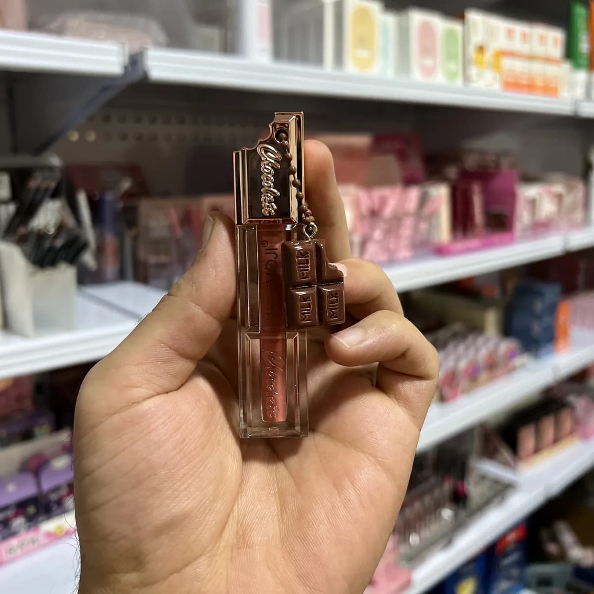 لیپ گلاس شکلاتی هدی موجی مات مدل Chocolate کد LG-188A در 6 رنگ — تصویر ۳
