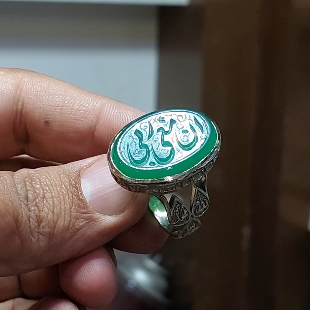 انگشتر نقره باسنگ عقیق سبز حکاکی ان معی ربی کد 6051