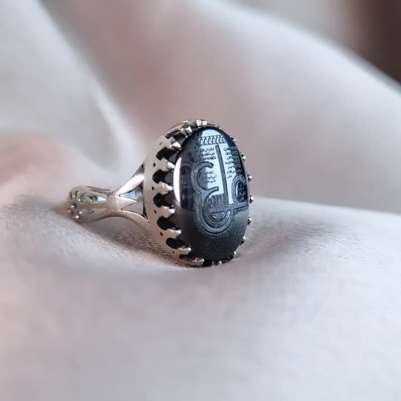 انگشتر نقره زنانه مدل سرنیزه حکاکی حدید عین علی کد 1460 — تصویر ۳