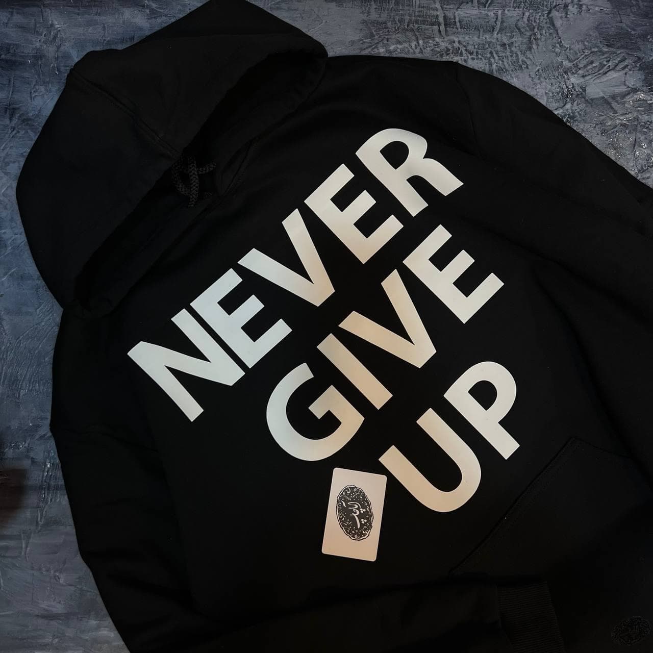 هودی طرح Never Give Up — تصویر ۲