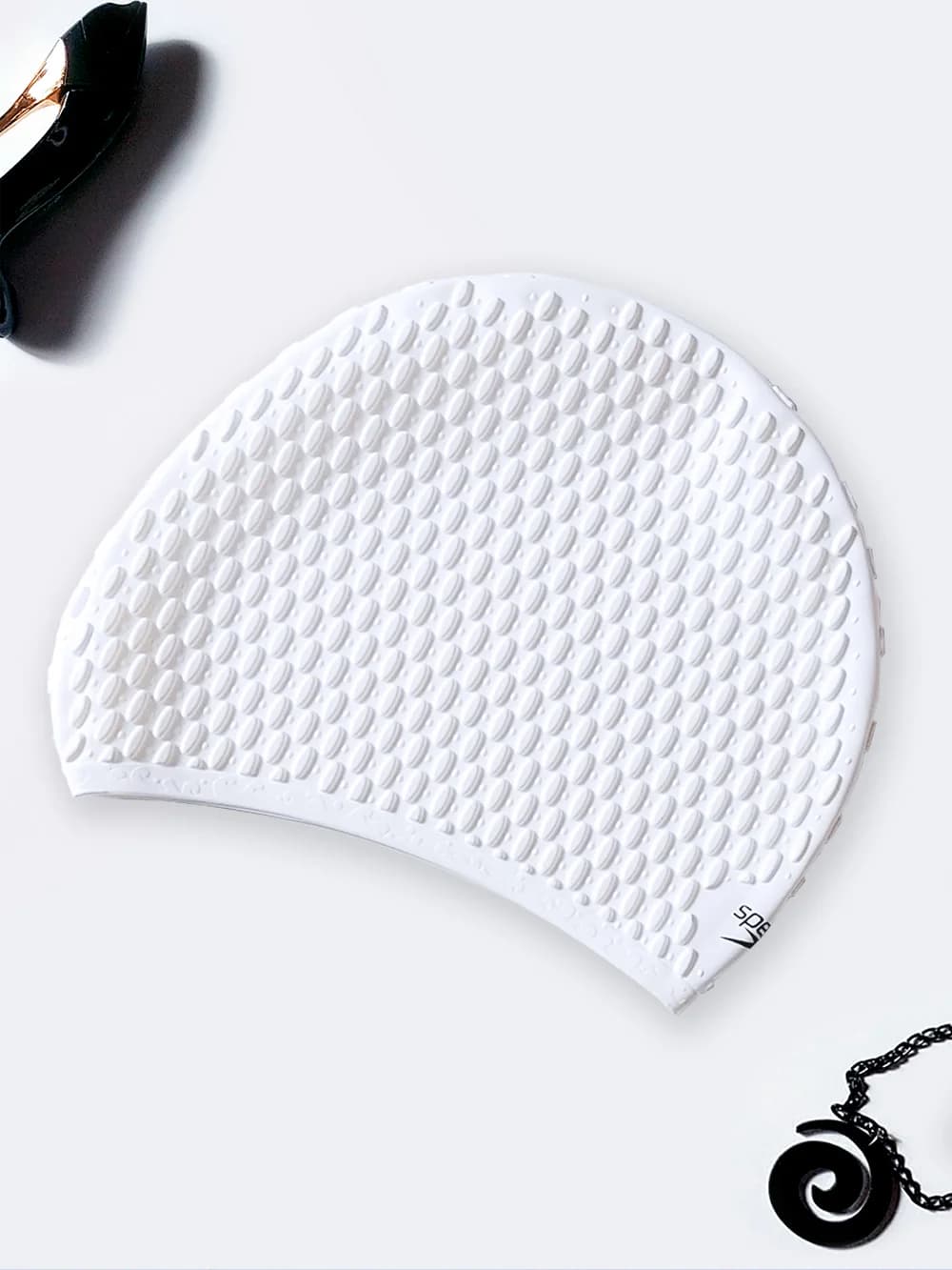 کلاه شنا استخری اعلا و اصل اسپیدو ( speedo ) سیلیکونی مناسب برای مو های بلند سفید رنگ