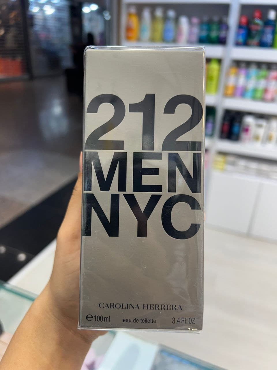 ادکلن NYC من MEN 212(CAROLINA HERRERA) ادو تویلت — تصویر ۳