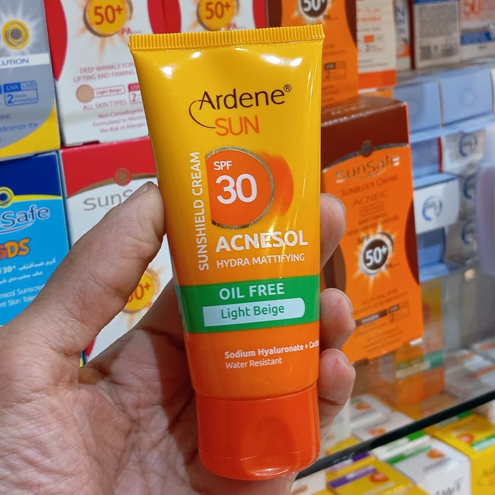 ضد آفتاب آردن SPF 30 بژ روشن Ardene — تصویر ۲