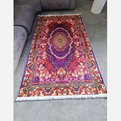 فرشینه | فرش چاپی برند حسن نیا مخمل طرح سنتی ابریشمی کد A057 (پس کرایه) — تصویر ۳