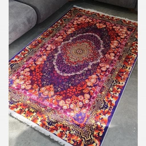 فرشینه | فرش چاپی برند حسن نیا مخمل طرح سنتی ابریشمی کد A057 (پس کرایه)