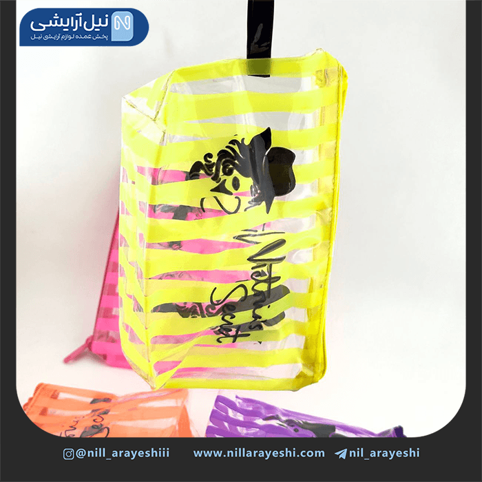 کیف آرایشی سایز بزرگ طرح ویکتوریا سکرت طلقی ( مستط یلی ) — تصویر ۲
