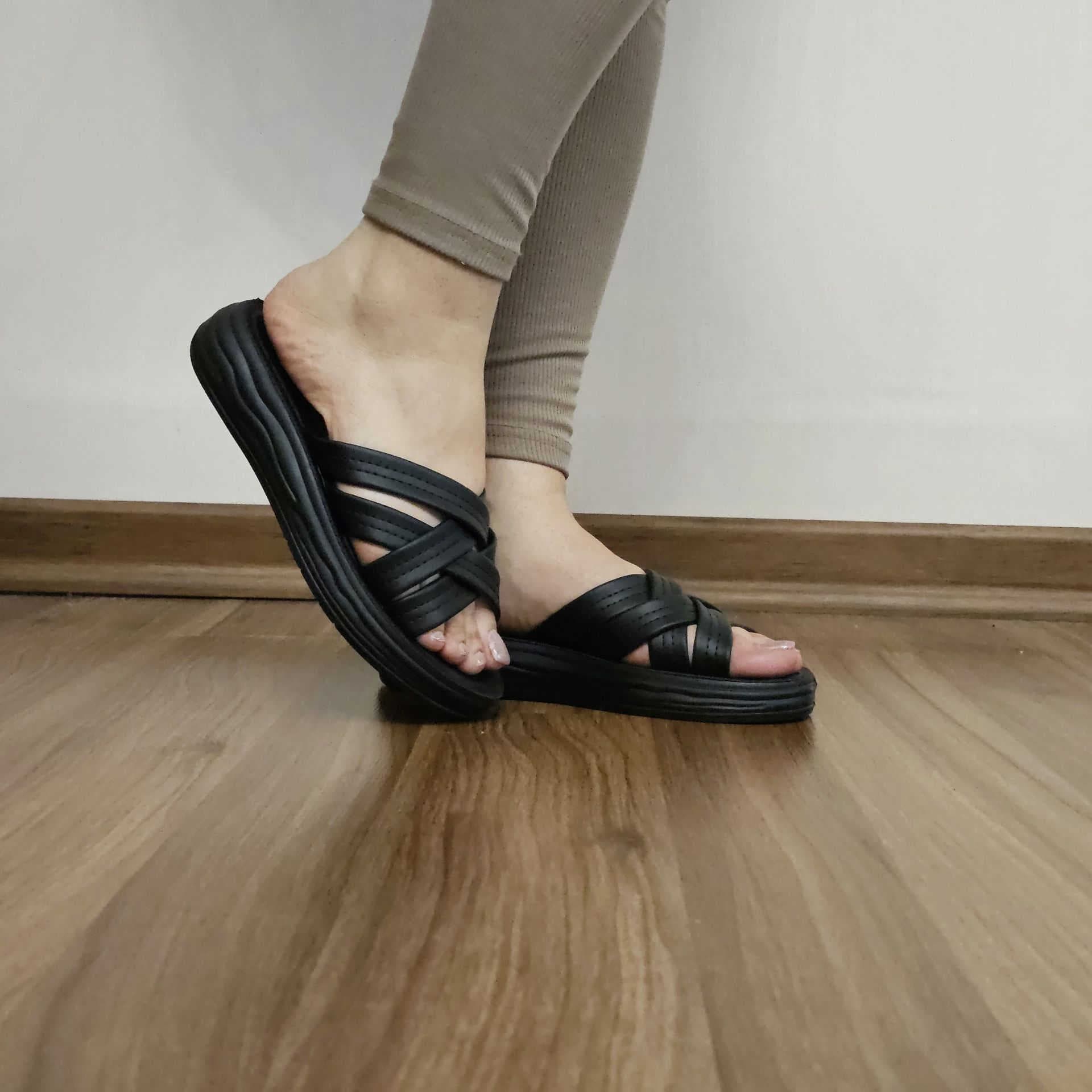 دمپایی و صندل راحتی ضربدری رنگ مشکی ،کد کانفی — تصویر ۲