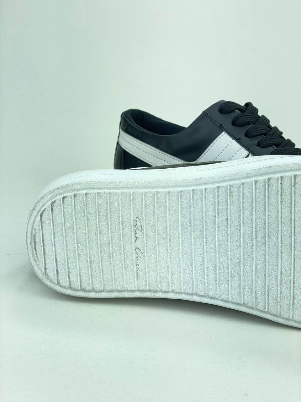 ونس ریک اونز RICK OWENS کد 3809 چرم مشکی سفید — تصویر ۲
