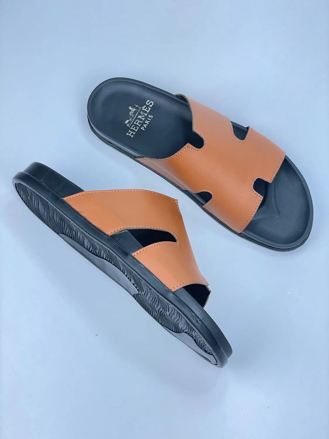 کد 365 اسلیپر صندل HERMES هرمس عسلی مات ( قهوه ای روشن ) مشکی — تصویر ۲