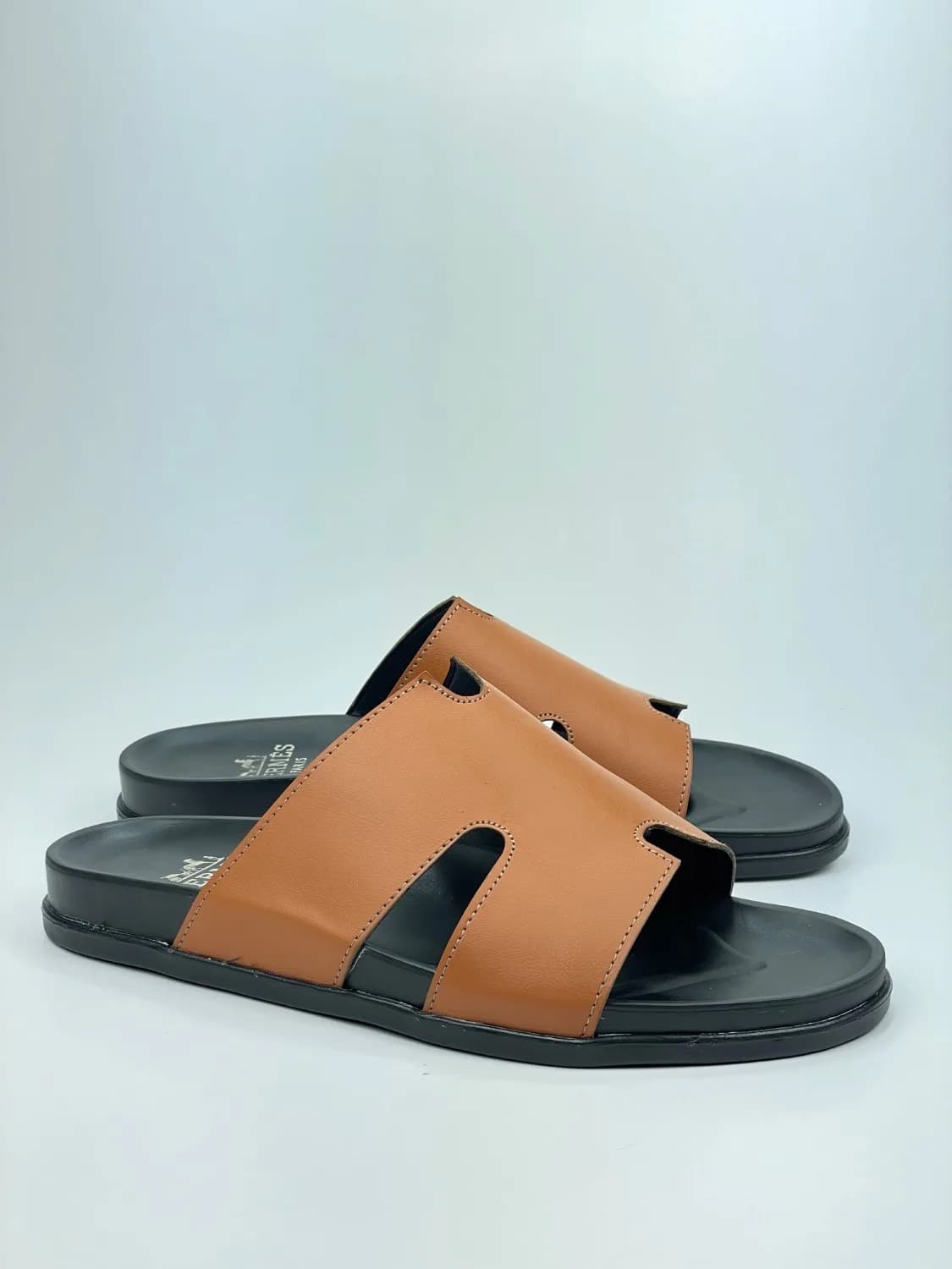 کد 365 اسلیپر صندل HERMES هرمس عسلی مات ( قهوه ای روشن ) مشکی — تصویر ۴