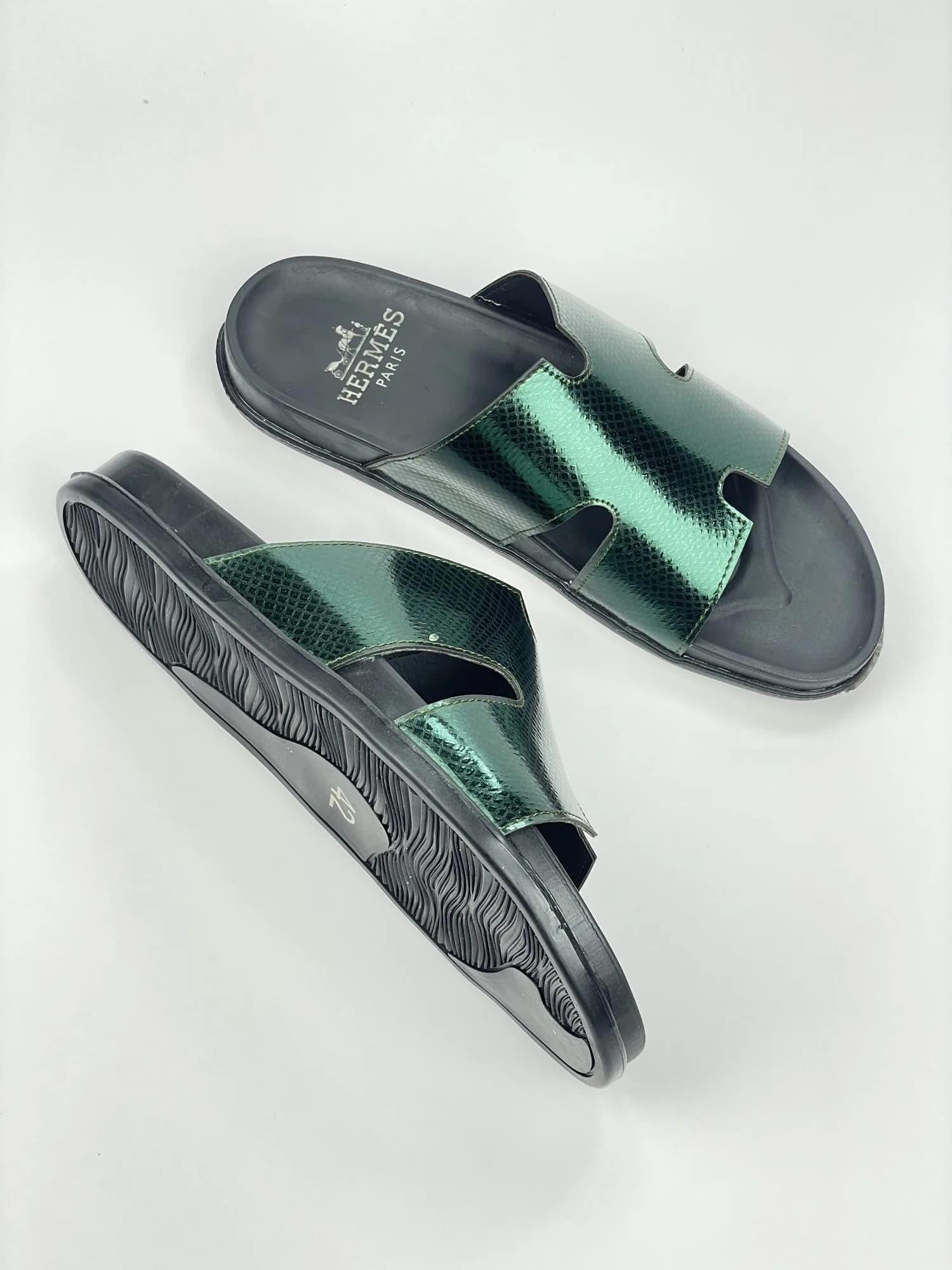 کد 365 اسلیپر صندل HERMES هرمس ماری براق سبز مشکی — تصویر ۳