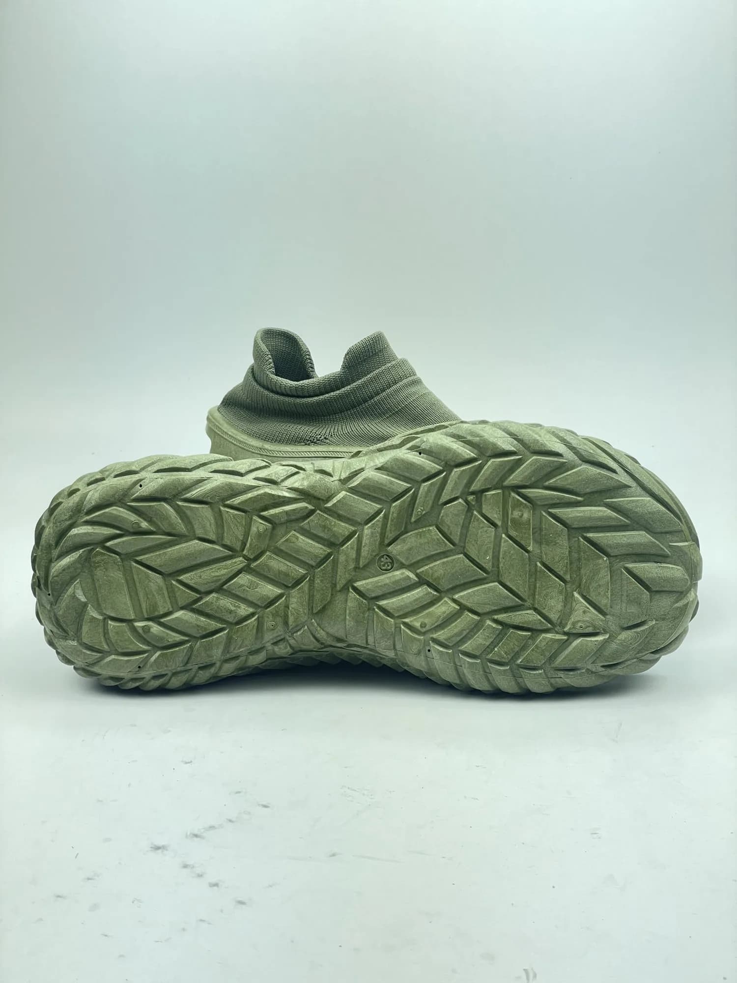کتونی کشبافت تانکی تزریق مستقیم بالنسیاگا BALENCIAGA بی بندی سبز یکدست — تصویر ۲