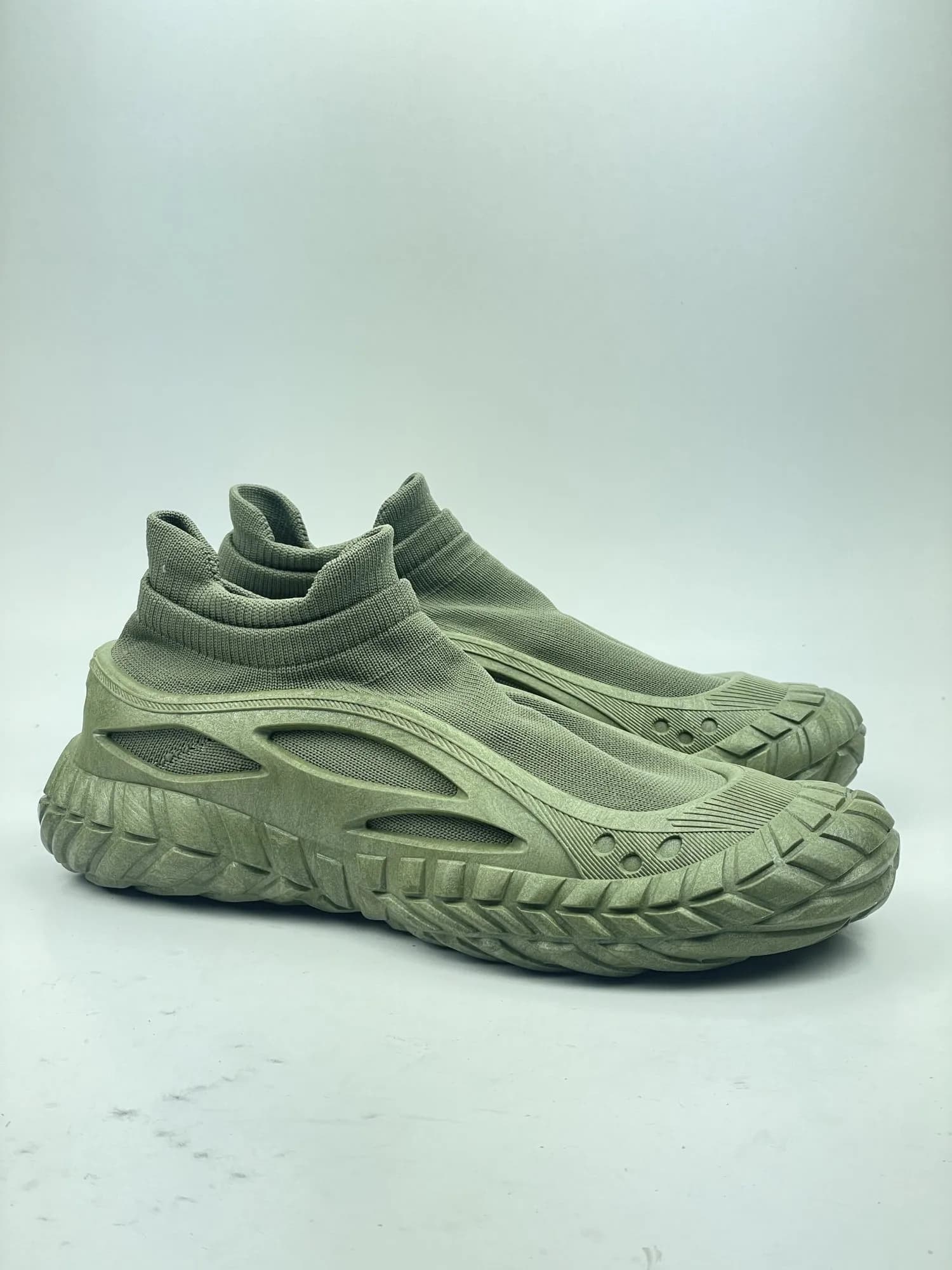 کتونی کشبافت تانکی تزریق مستقیم بالنسیاگا BALENCIAGA بی بندی سبز یکدست — تصویر ۵
