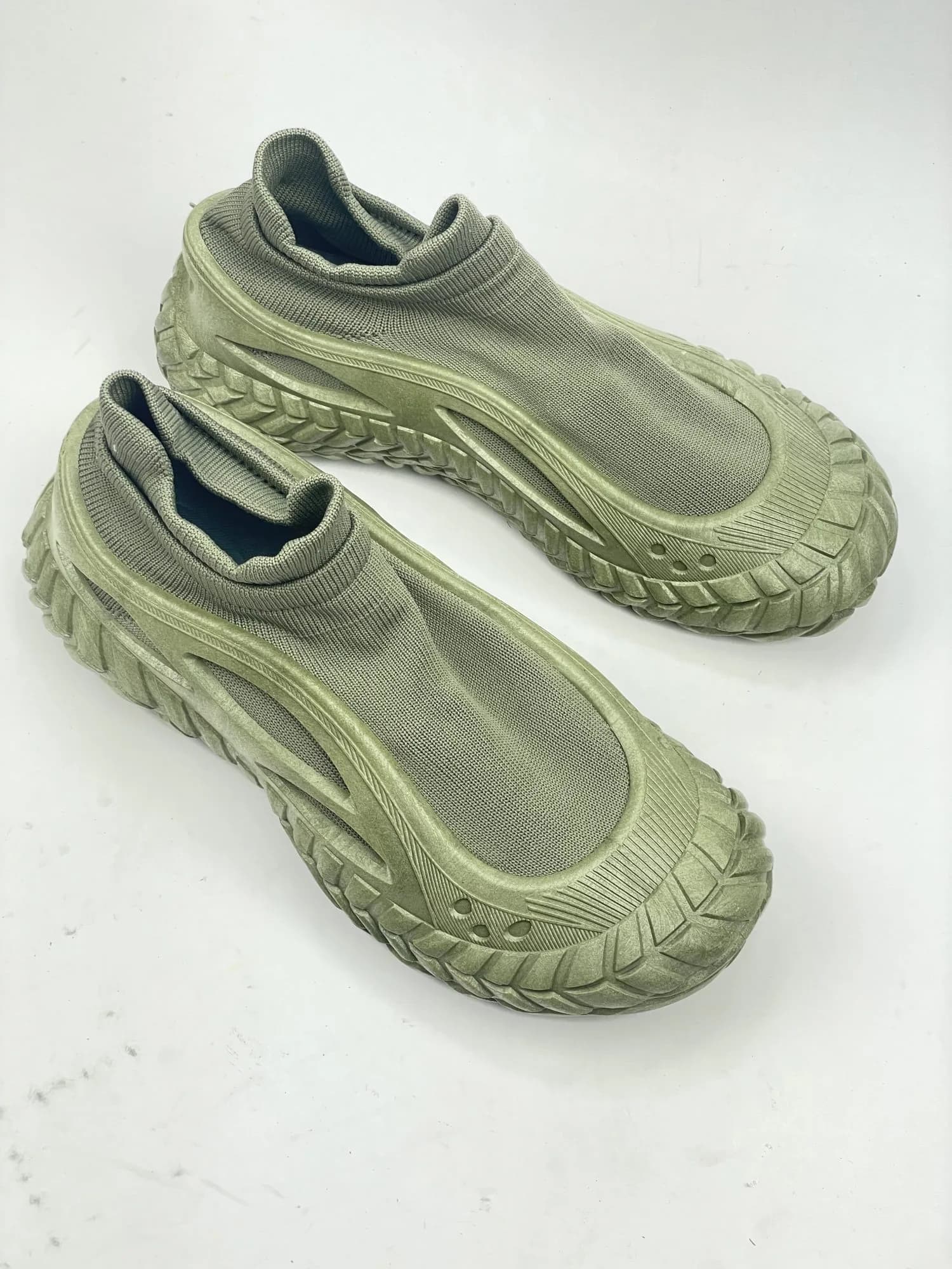 کتونی کشبافت تانکی تزریق مستقیم بالنسیاگا BALENCIAGA بی بندی سبز یکدست — تصویر ۴