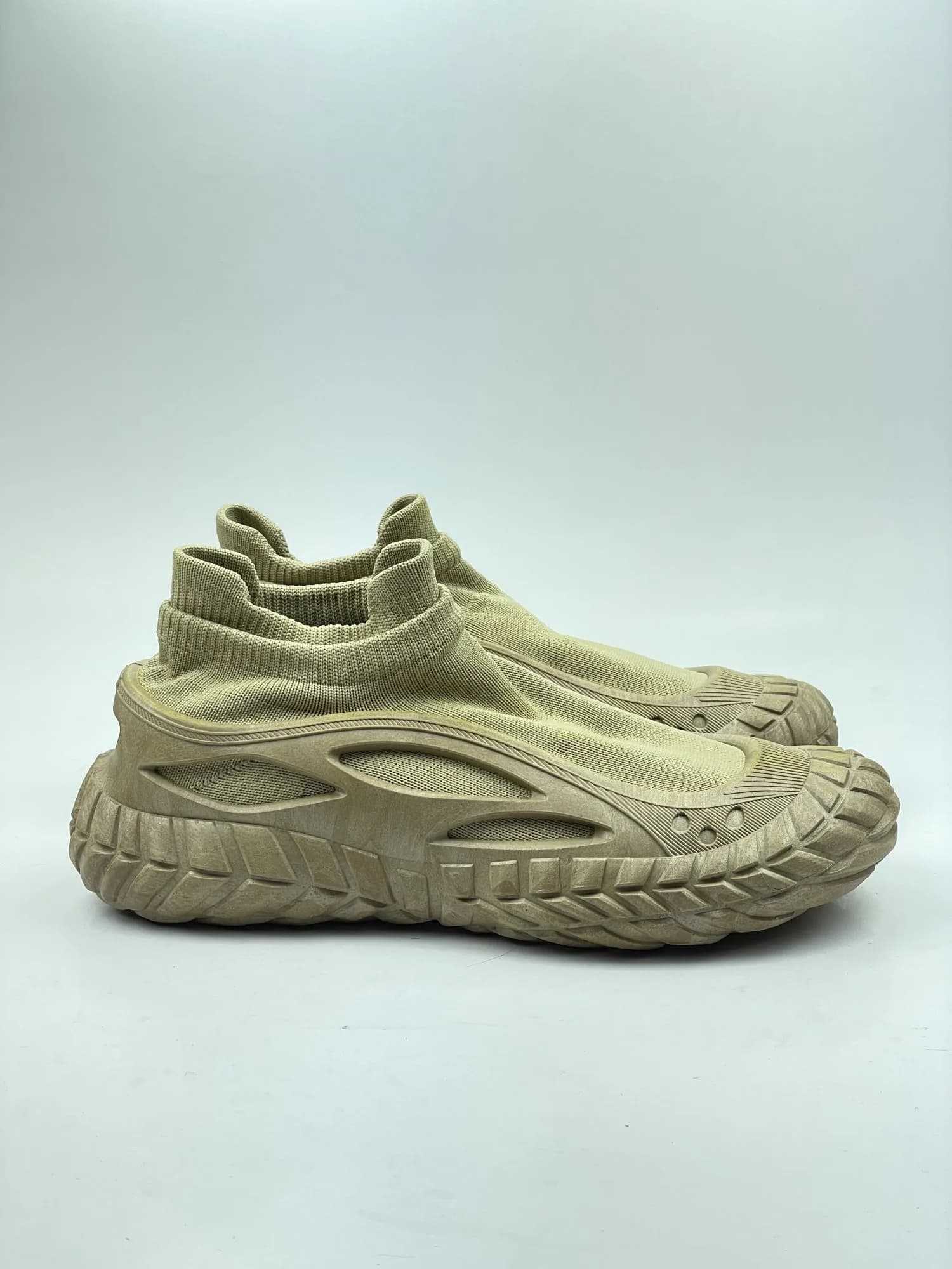 کتونی کشبافت تانکی تزریق مستقیم بالنسیاگا BALENCIAGA بی بندی کرم یکدست