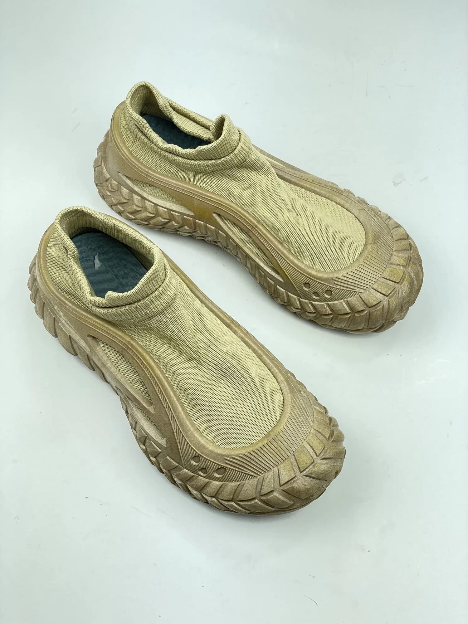 کتونی کشبافت تانکی تزریق مستقیم بالنسیاگا BALENCIAGA بی بندی کرم یکدست — تصویر ۲