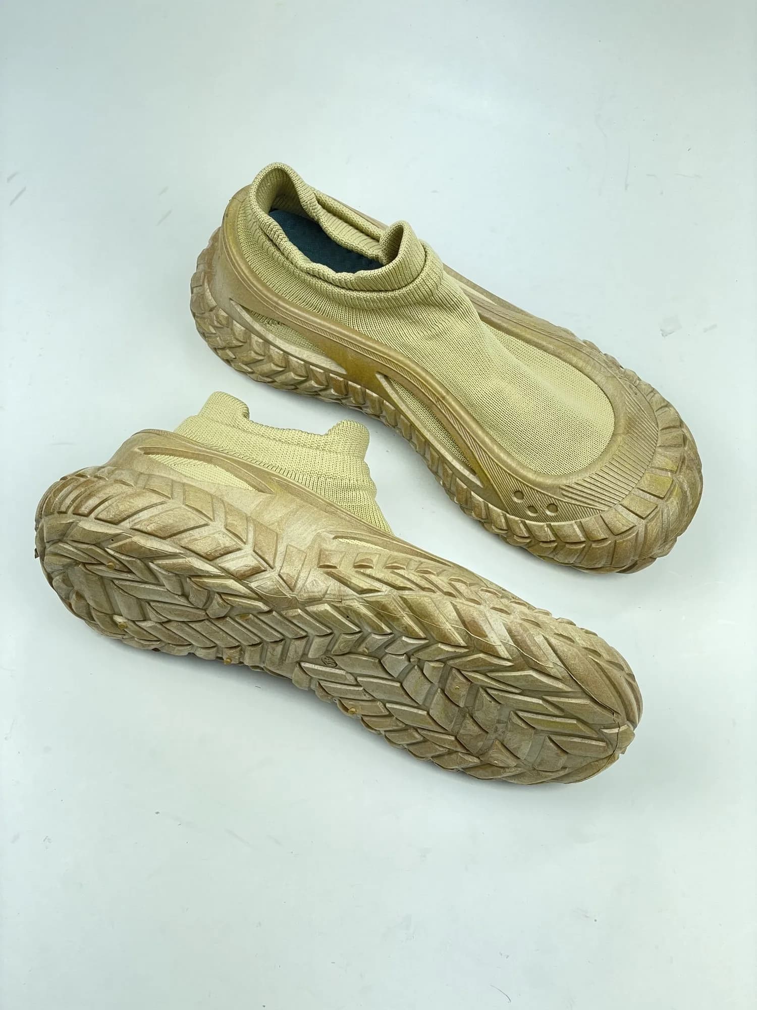 کتونی کشبافت تانکی تزریق مستقیم بالنسیاگا BALENCIAGA بی بندی کرم یکدست — تصویر ۳