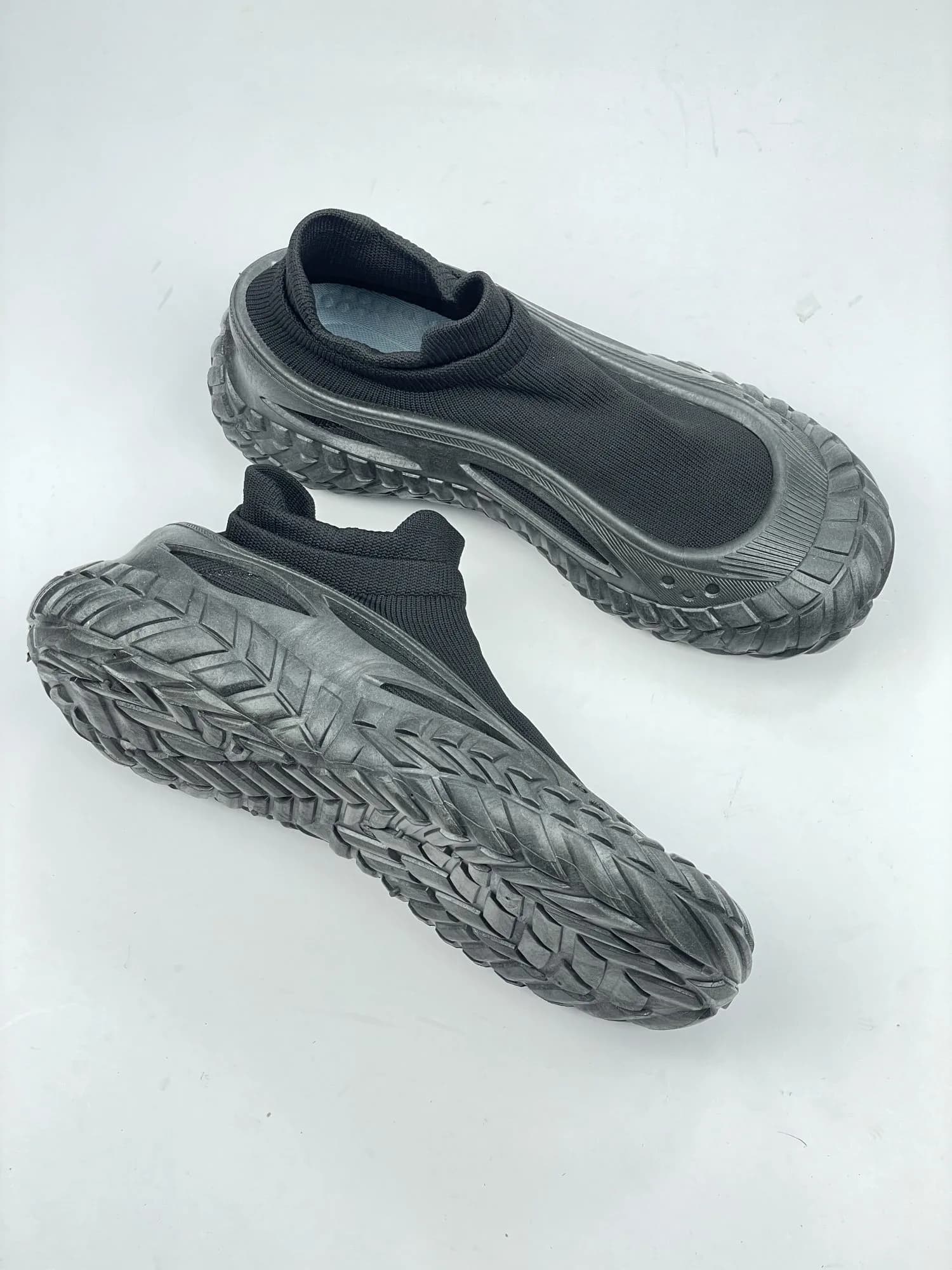 کتونی کشبافت تانکی تزریق مستقیم بالنسیاگا BALENCIAGA بی بندی مشکی یکدست — تصویر ۳