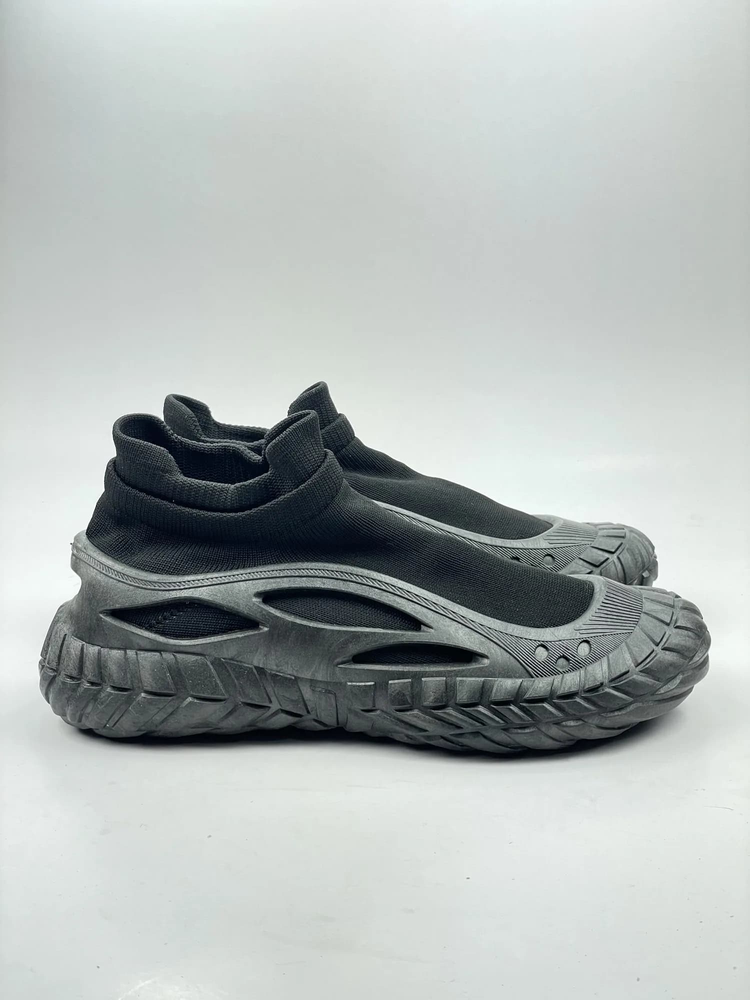 کتونی کشبافت تانکی تزریق مستقیم بالنسیاگا BALENCIAGA بی بندی مشکی یکدست