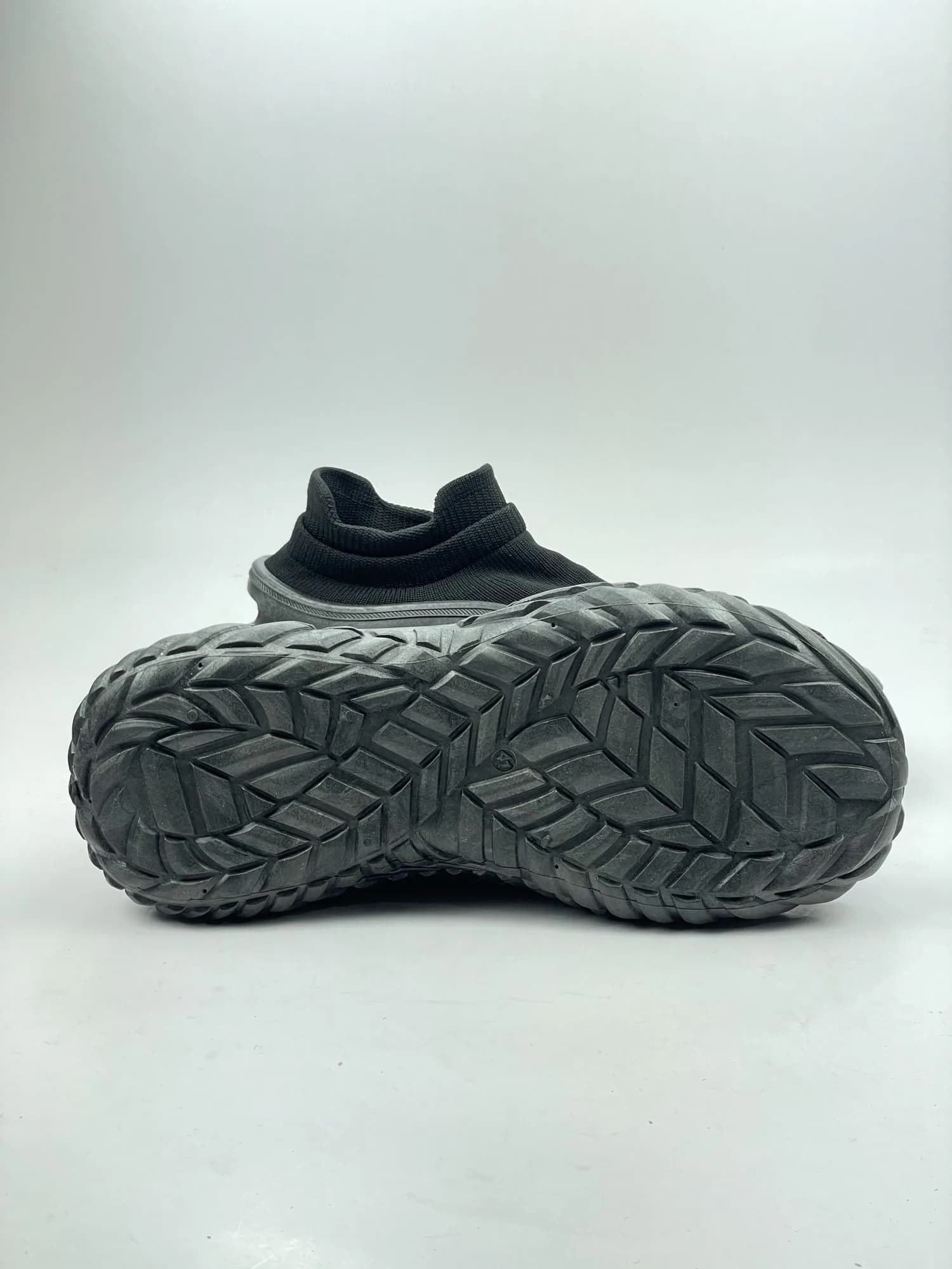 کتونی کشبافت تانکی تزریق مستقیم بالنسیاگا BALENCIAGA بی بندی مشکی یکدست — تصویر ۲