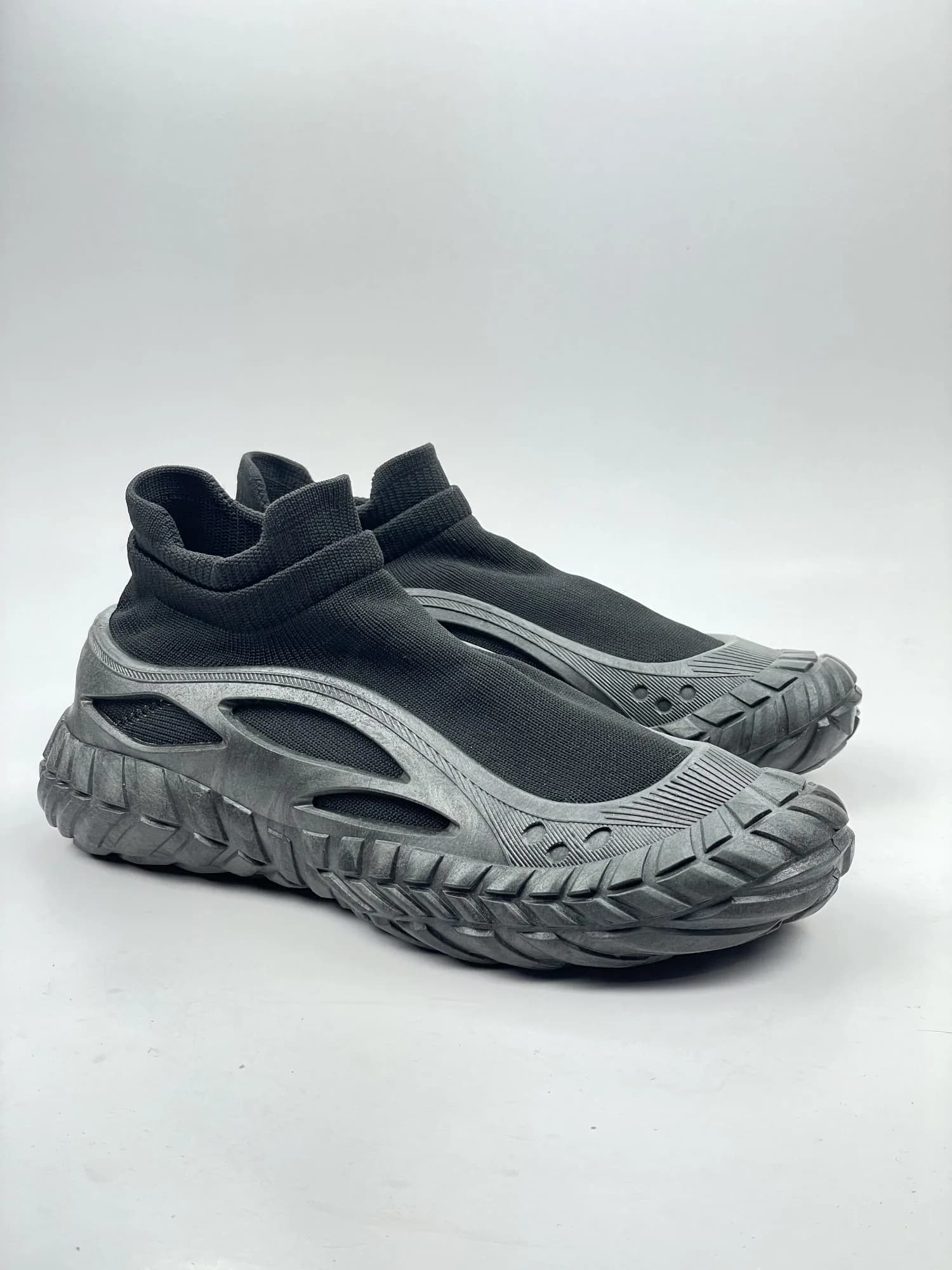 کتونی کشبافت تانکی تزریق مستقیم بالنسیاگا BALENCIAGA بی بندی مشکی یکدست — تصویر ۵