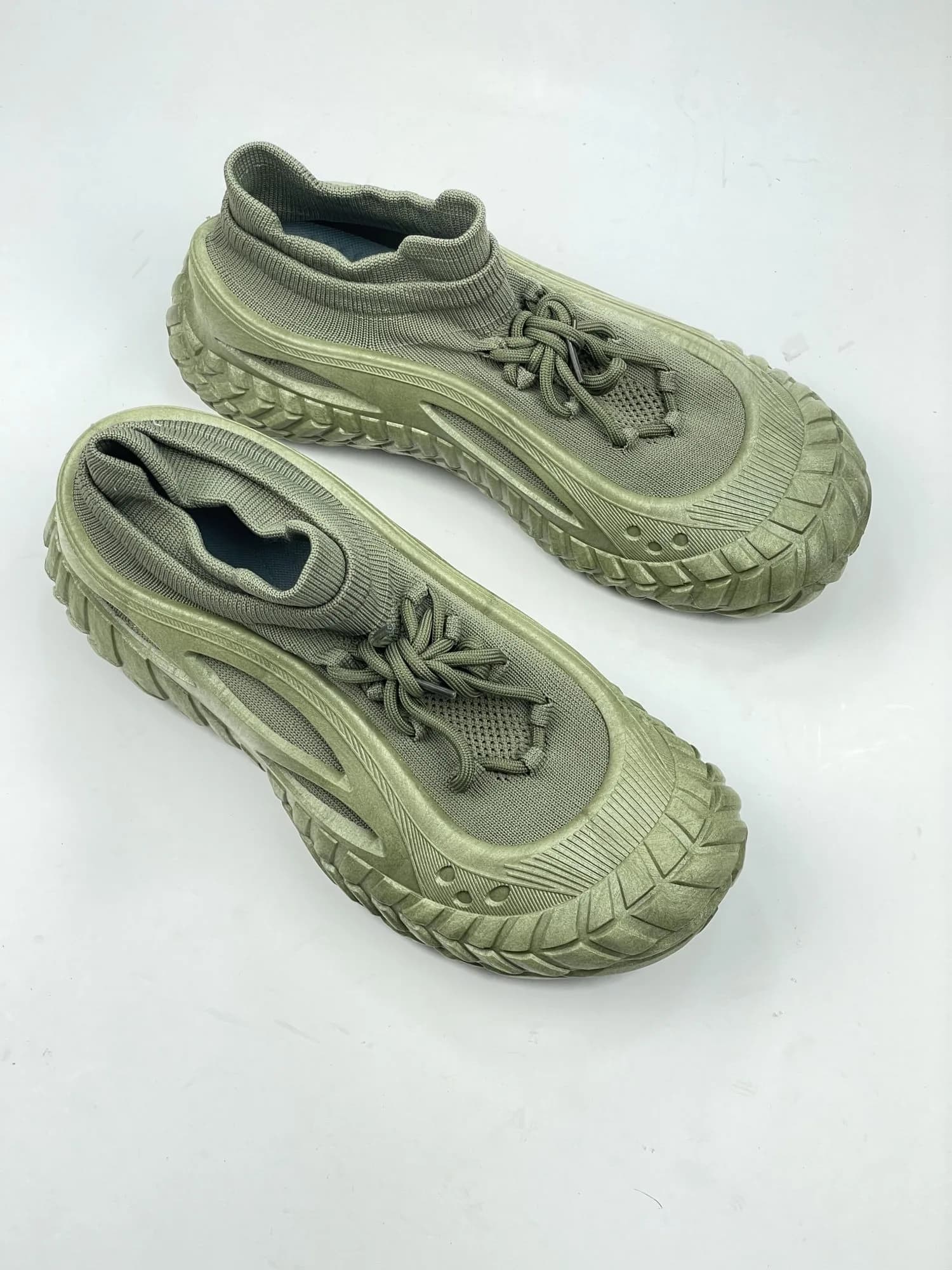 کتونی کشبافت تانکی تزریق مستقیم بالنسیاگا BALENCIAGA بندی سبز یکدست — تصویر ۴