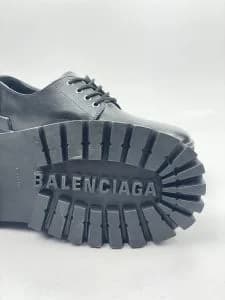 کد 2908 کفش بالنسیاگا BALENCIAGA لوفر بندی کلاسیک اسپرت رویه ساده چرم مشکی — تصویر ۴