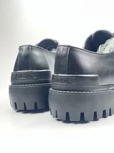 کد 2908 کفش بالنسیاگا BALENCIAGA لوفر بندی کلاسیک اسپرت رویه ساده چرم مشکی — تصویر ۲