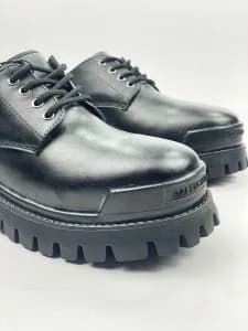 کد 2908 کفش بالنسیاگا BALENCIAGA لوفر بندی کلاسیک اسپرت رویه ساده چرم مشکی — تصویر ۳