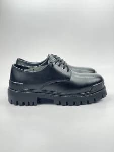 کد 2908 کفش بالنسیاگا BALENCIAGA لوفر بندی کلاسیک اسپرت رویه ساده چرم مشکی