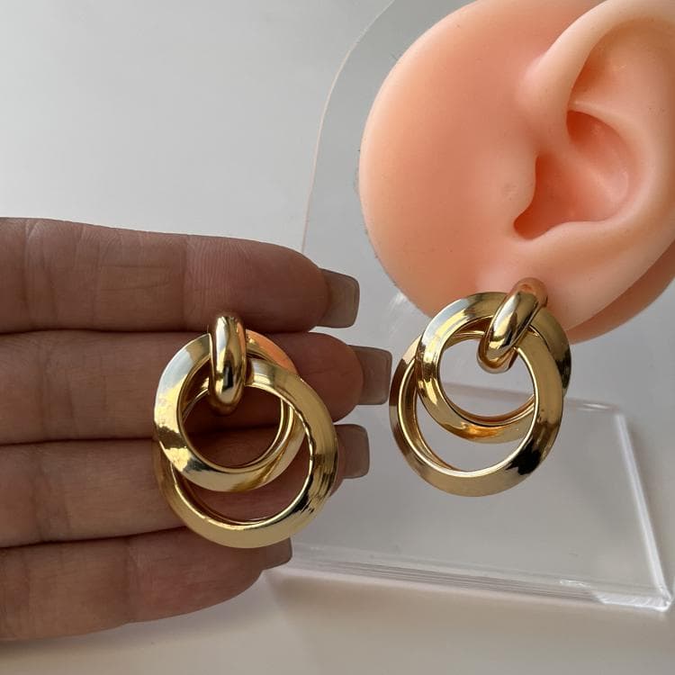گوشواره میخی مینیمال زارا رنگ طلایی — تصویر ۲
