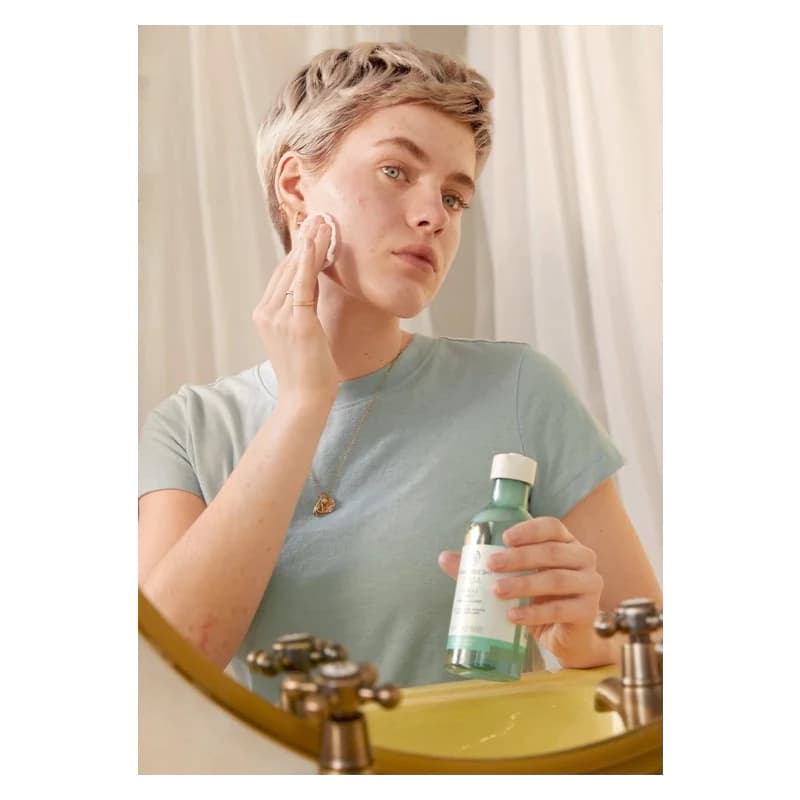 تونر تسکین دهنده بادی شاپ مدل ALOE حجم 250 میل — تصویر ۴